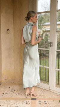 Nina™ | Chic Halter Midi Dress – Flowing Silhouette for Any Occasion