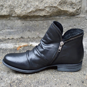 Black (Almost sold out)